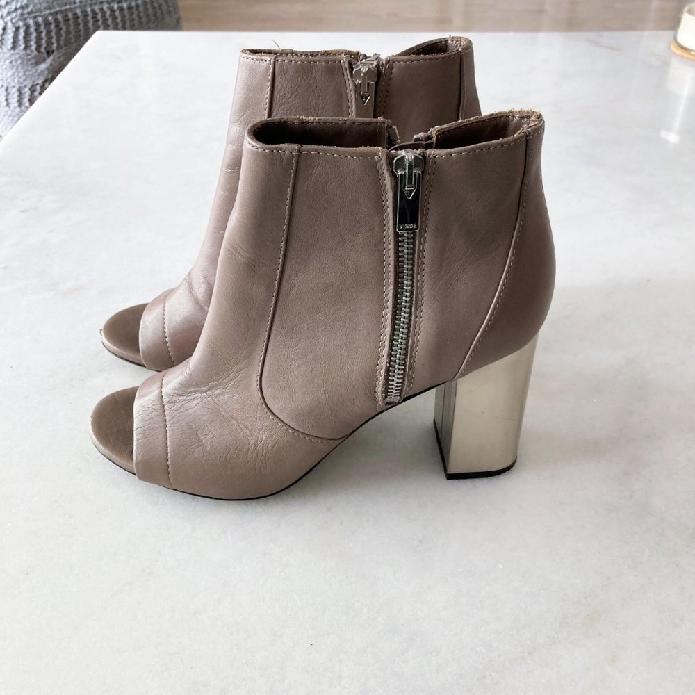 Vince tan / taupe / clay leather ankle boots / booties with chunky heel open toe - Picture 3 of 11